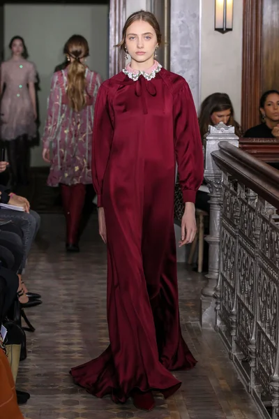 Look 18